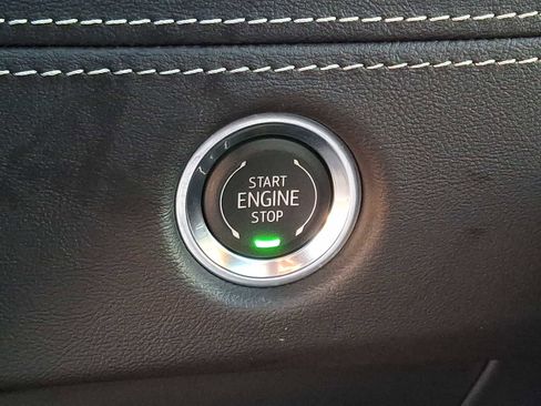 Used 2025 Cadillac Escalade Premium Luxury image 24