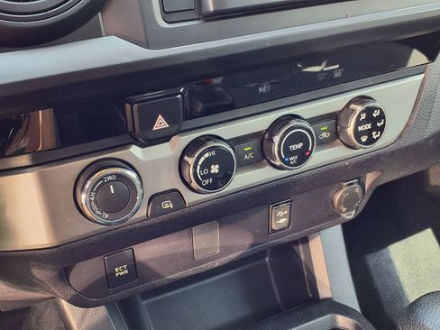 Used 2017 Toyota Tacoma SR AWD/4WD image 7
