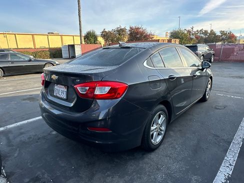Used 2017 Chevrolet Cruze LT image 3