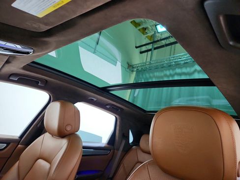 Used 2022 Porsche Cayenne Turbo S image 11