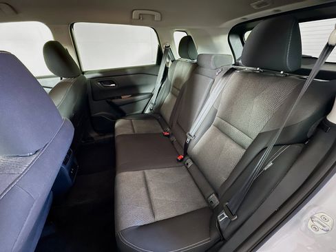 Used 2024 Nissan Rogue SV image 26