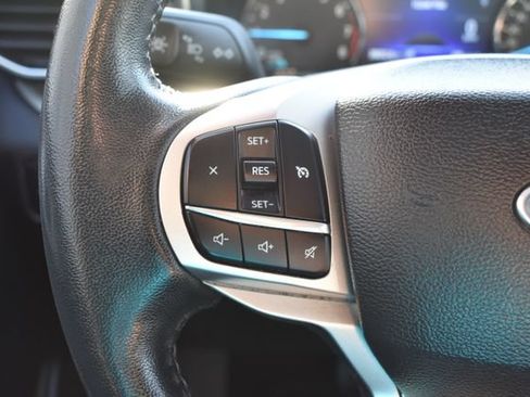 Used 2023 Ford Explorer XLT w/ XLT Sport Appearance Package AWD/4WD image 23