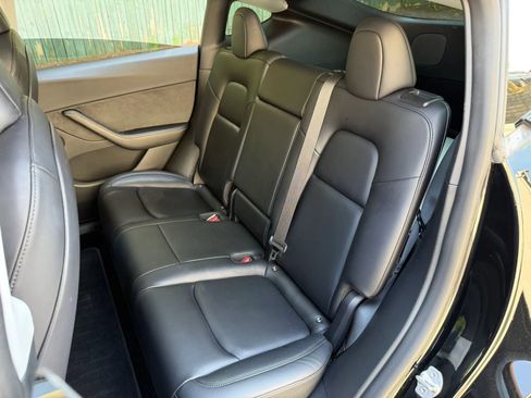 Used 2021 Tesla Model Y Long Range AWD/4WD image 30