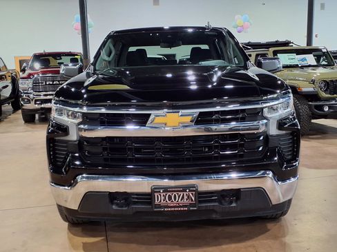 Used 2022 Chevrolet Silverado 1500 LT AWD/4WD image 2