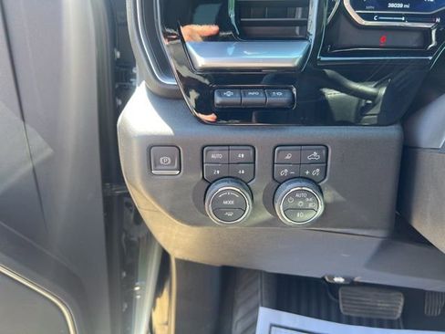 Used 2022 Chevrolet Silverado 1500 LTZ w/ Technology Package AWD/4WD image 15