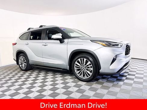Certified 2021 Toyota Highlander Platinum AWD/4WD image 1
