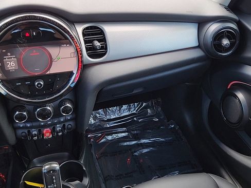 Used 2024 MINI Cooper 4-Door Hardtop FWD image 6