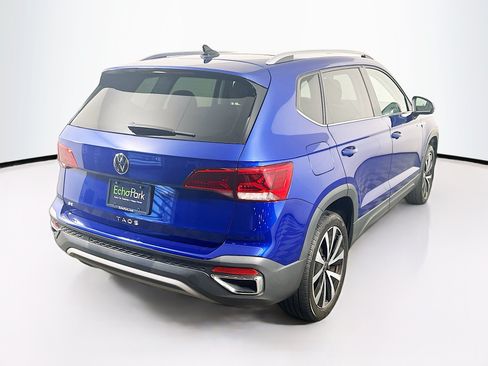 Used 2023 Volkswagen Taos SE w/ Panoramic Sunroof Package FWD image 9