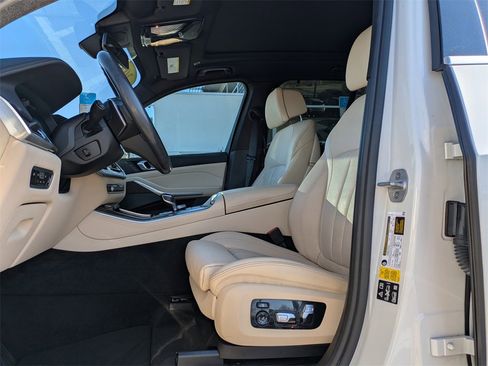 Used 2021 BMW X5 xDrive40i w/ Premium Package image 3