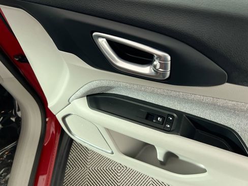 Used 2024 Jeep Compass Latitude image 29