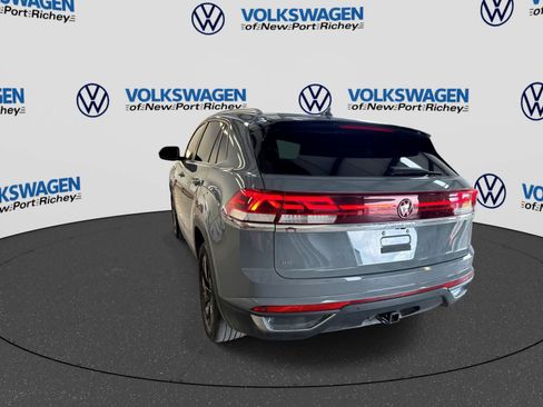 Used 2024 Volkswagen Atlas Cross Sport SE FWD image 12