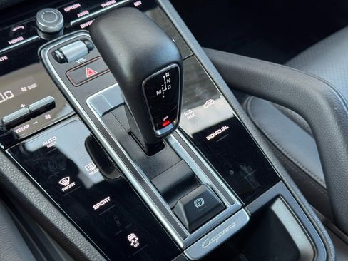 Used 2020 Porsche Cayenne image 32