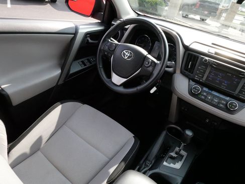 Used 2016 Toyota RAV4 XLE AWD/4WD image 9
