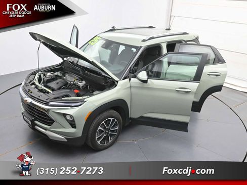 Used 2025 Chevrolet TrailBlazer LT w/ LT Cold Weather Package AWD/4WD image 36