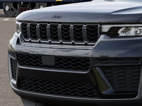 New 2026 Jeep Grand Cherokee Altitude AWD/4WD image 11