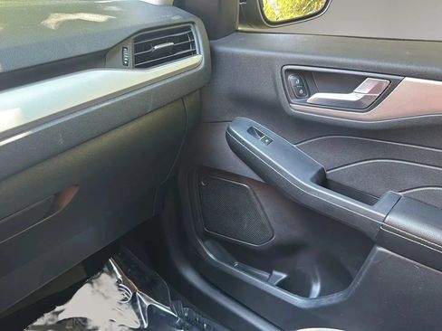 Used 2021 Ford Escape SE w/ SE Sport Appearance Package AWD/4WD image 2