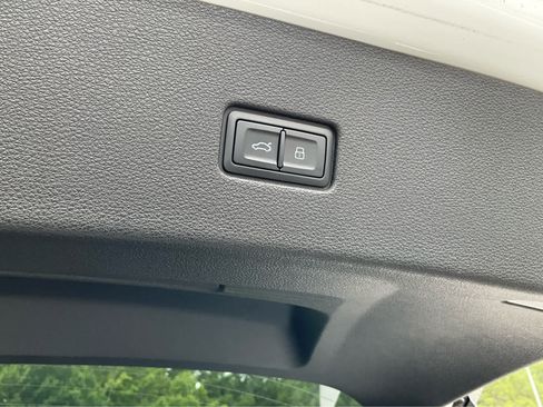 Used 2025 Audi Q8 Premium Plus AWD/4WD image 30