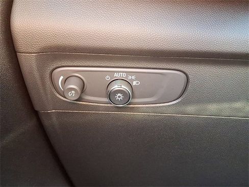 Used 2023 Buick Envision Essence image 23