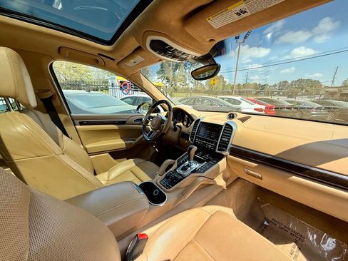 Used 2016 Porsche Cayenne GTS AWD/4WD image 32