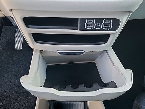 Used 2023 Chrysler Pacifica Touring-L FWD image 25