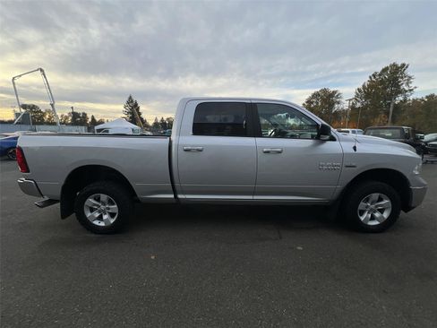 Used 2017 RAM 1500 Classic SLT w/ Luxury Group image 6
