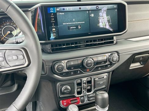 Certified 2025 Jeep Gladiator Mojave image 14