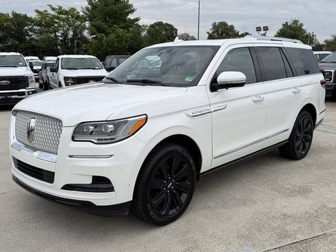 Used 2022 Lincoln Navigator Reserve w/ Monochromatic Package image 12