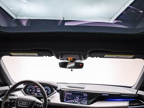 Used 2024 Audi e-tron GT Premium Plus image 25