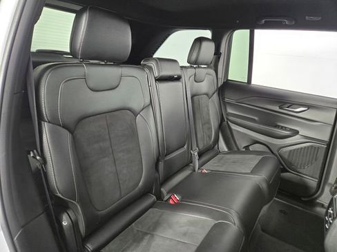 Used 2023 Jeep Grand Cherokee Altitude image 16