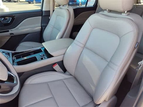 Used 2024 Lincoln Aviator AWD w/ Premium Package image 14