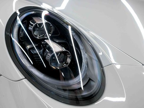 Used 2018 Porsche 911 GT3 RWD image 12