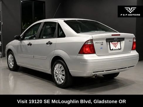 Used 2005 Ford Focus S FWD image 4