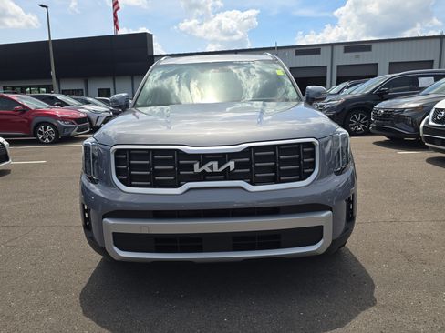 Used 2025 Kia Telluride S FWD image 2