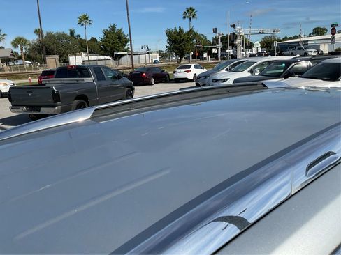 Used 2011 Buick Enclave CXL image 11