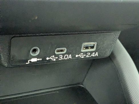 Used 2025 Subaru Forester Premium AWD/4WD image 18