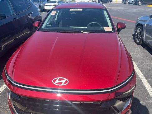 Used 2025 Hyundai Sonata SEL FWD image 2