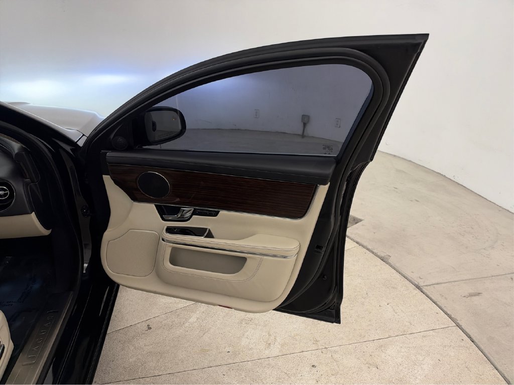 Used 2012 Jaguar XJ L RWD image 22