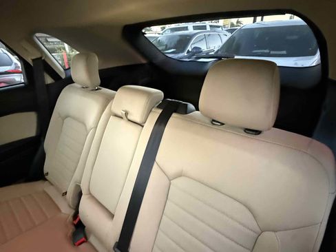 Used 2016 Ford Edge SE image 78