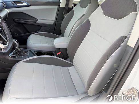 Used 2023 Volkswagen Taos SE w/ Panoramic Sunroof Package image 23