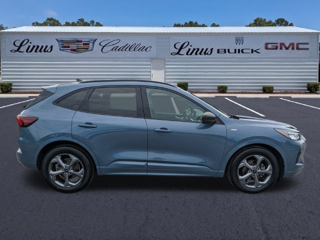 Used 2023 Ford Escape ST-Line w/ Tech Pack #1 FWD image 3