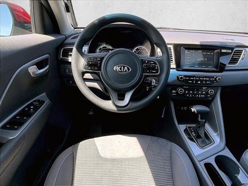 Used 2017 Kia Niro FE FWD image 5