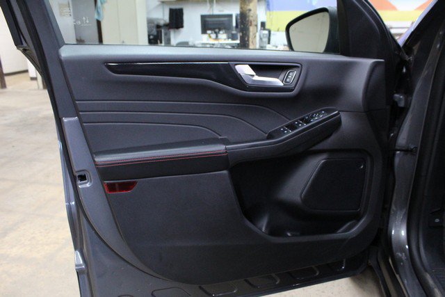 Used 2025 Ford Escape ST-Line Select AWD/4WD image 16