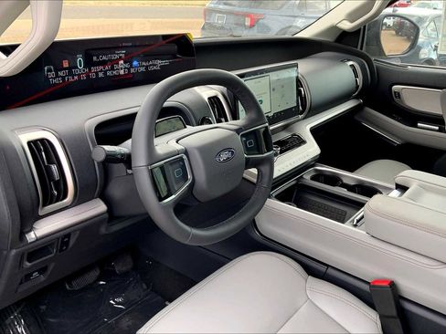 New 2025 Ford Expedition Active image 8