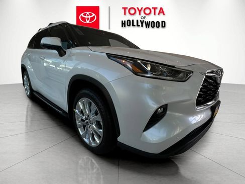 New 2026 Toyota Highlander Limited AWD/4WD image 1