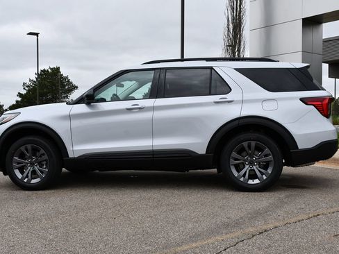 Used 2026 Ford Explorer Active w/ Active Comfort Package AWD/4WD image 3