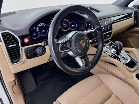 Certified 2023 Porsche Cayenne image 4