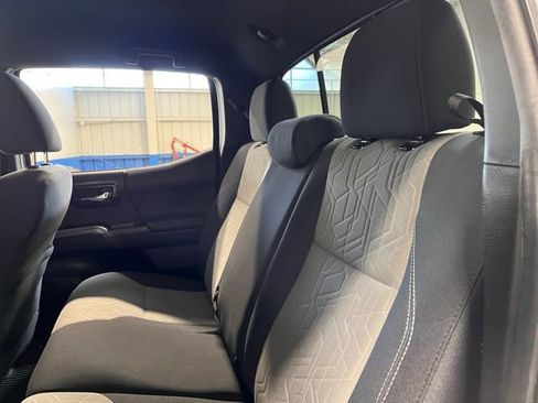 Used 2022 Toyota Tacoma TRD Sport w/ Black Out Package (TMS) image 18