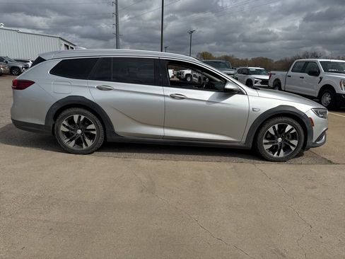 Used 2018 Buick Regal Preferred w/ Sights and Sounds Package image 4