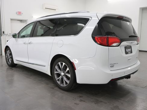 Used 2019 Chrysler Pacifica Limited w/ Tire & Wheel Group image 6