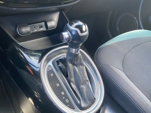 Used 2014 Kia Soul ! w/ Sun & Sound Package FWD image 17